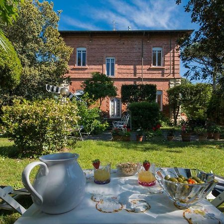 Villa Italy مارينا دي بييتراسانْت المظهر الخارجي الصورة