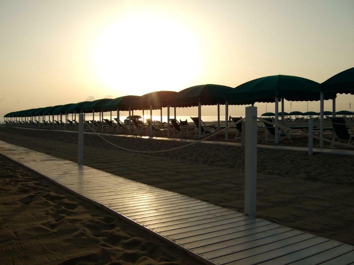 Villa Italy مارينا دي بييتراسانْت المظهر الخارجي الصورة